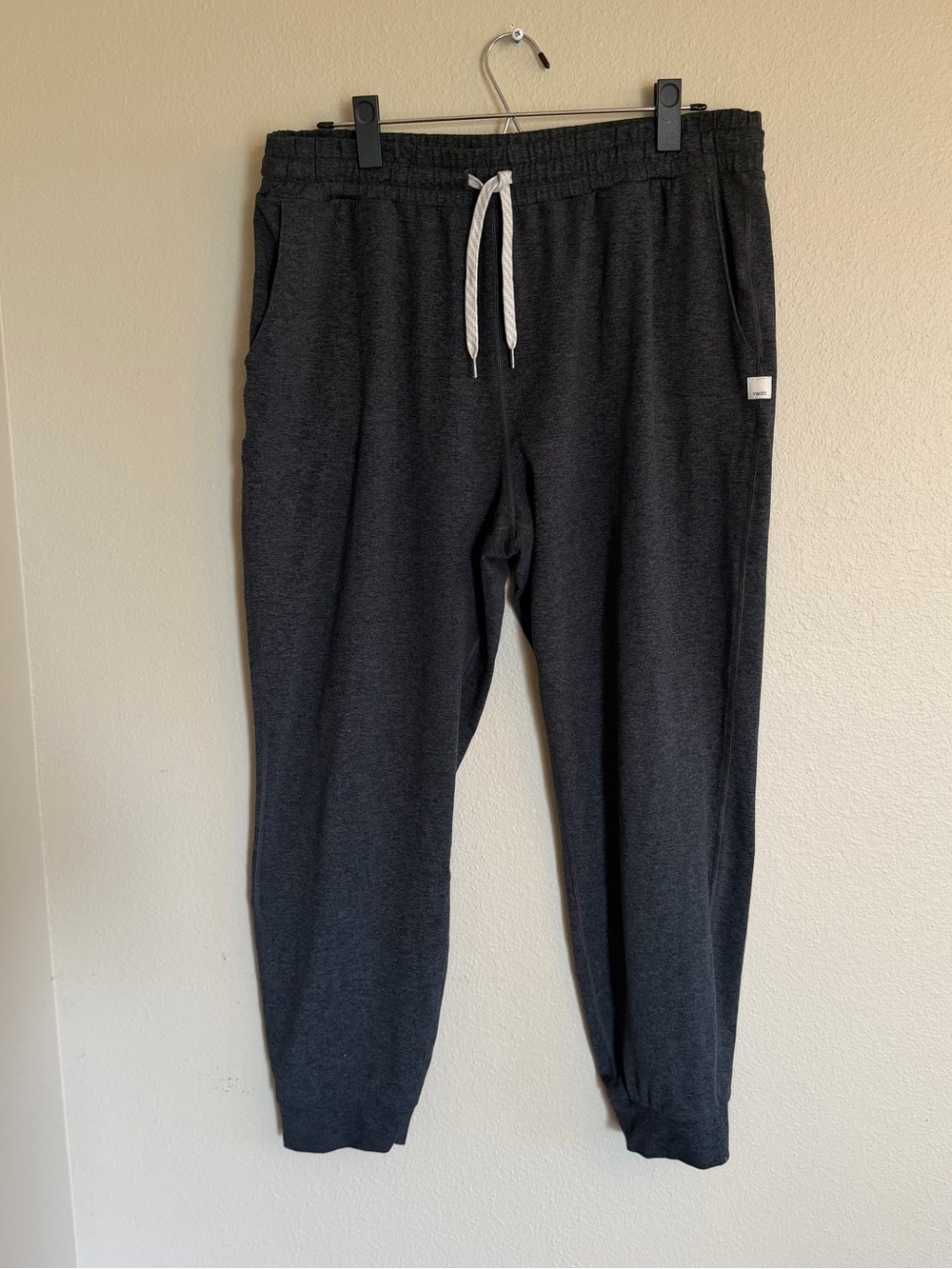 Vuori Size XL Charcoal Women’s Jogger Pants with Drawstring